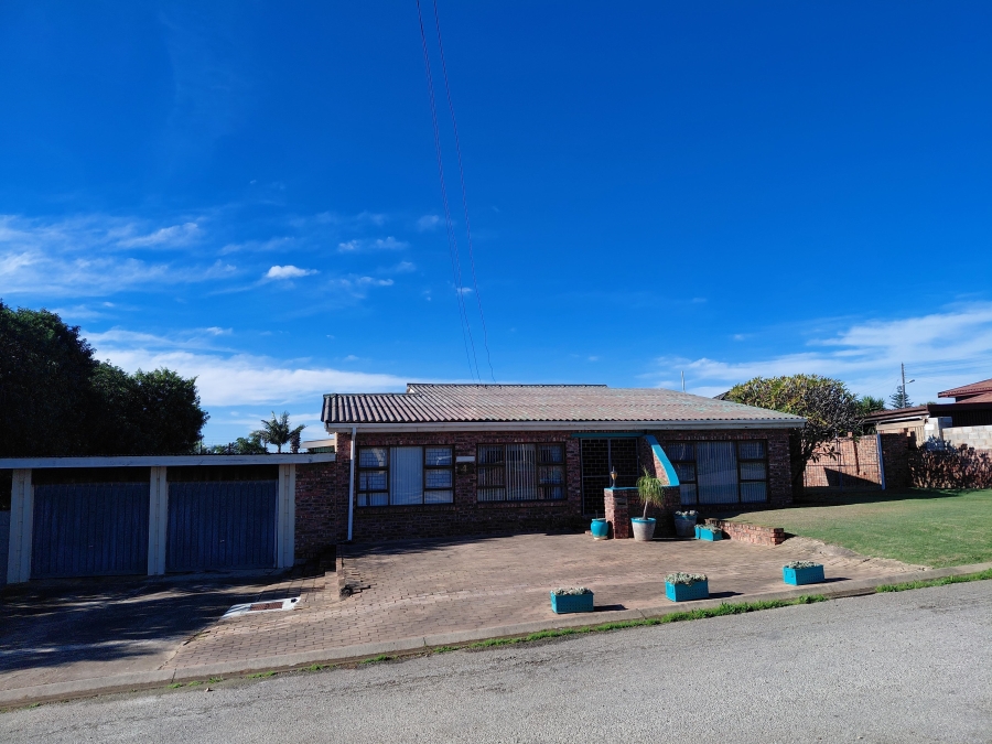 4 Bedroom Property for Sale in Windsor Park Eastern Cape